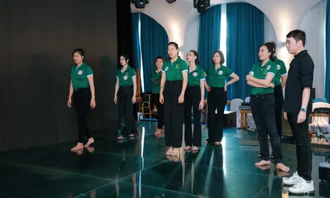 Dàn thí sinh nỗ lực tập luyện cho đêm chung kết Hoa hậu Doanh nhân Du lịch Việt Nam 2023